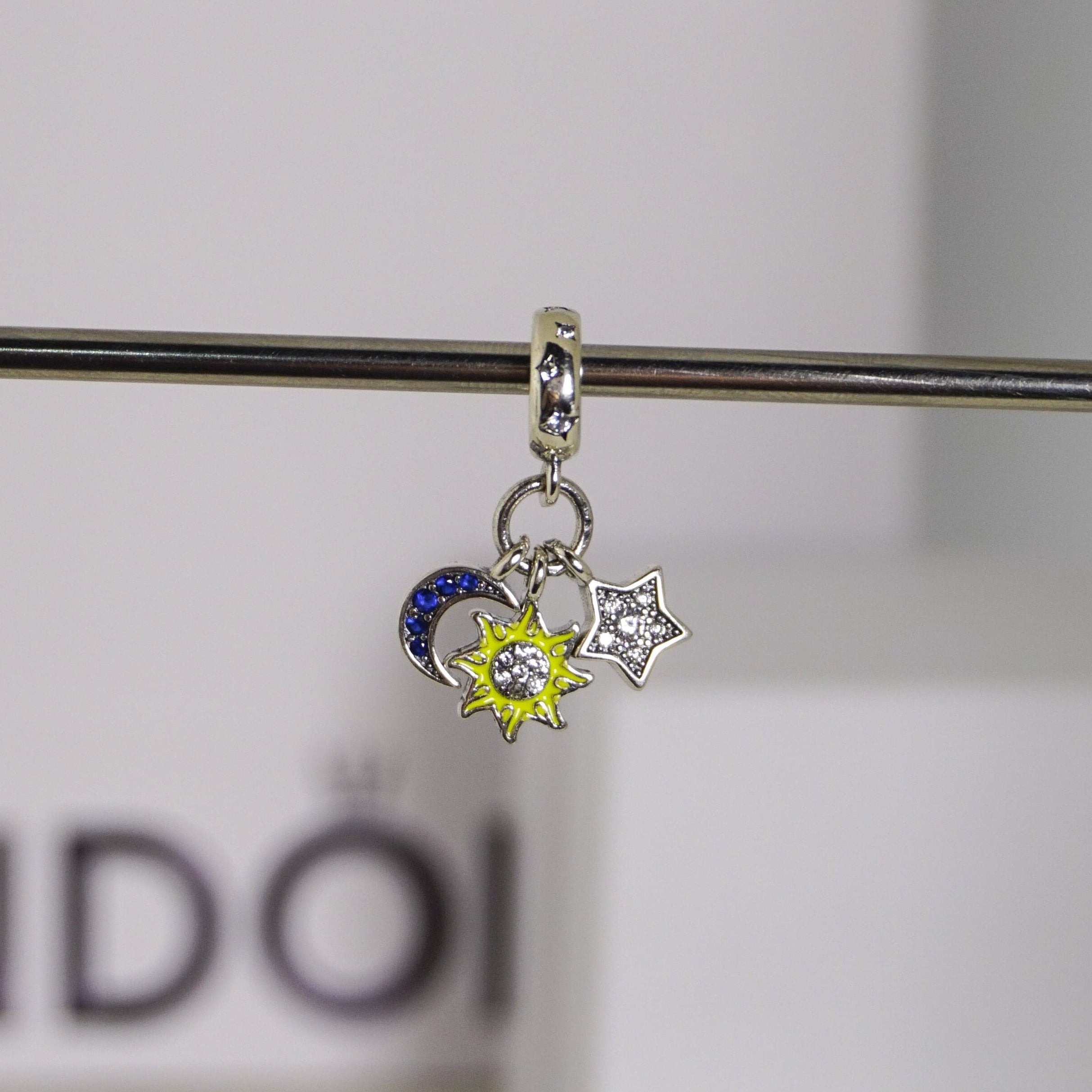 Charm Universo
