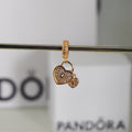 Charm doble Corazón con circonitas