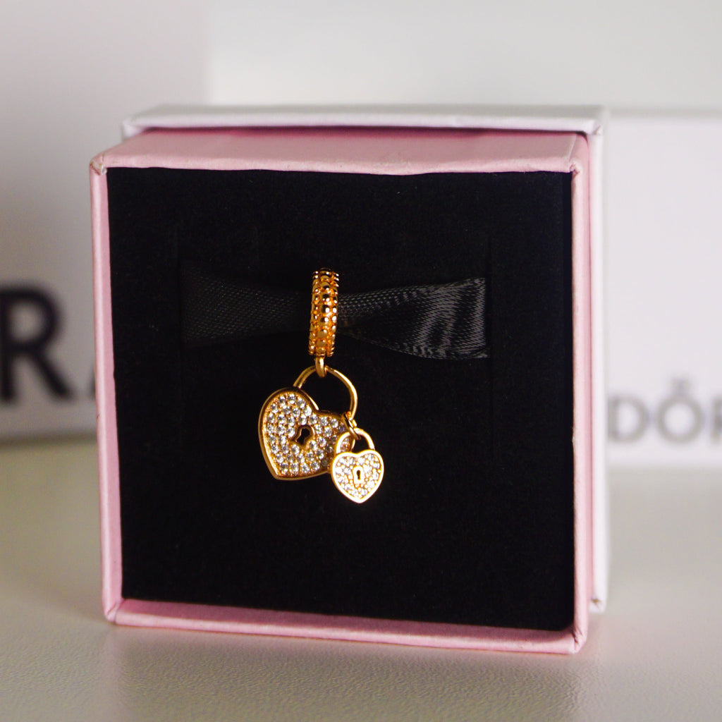 Charm doble Corazón con circonitas