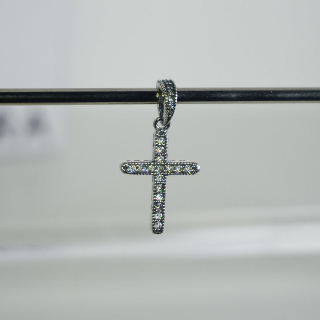 Charm Cruz Brillante
