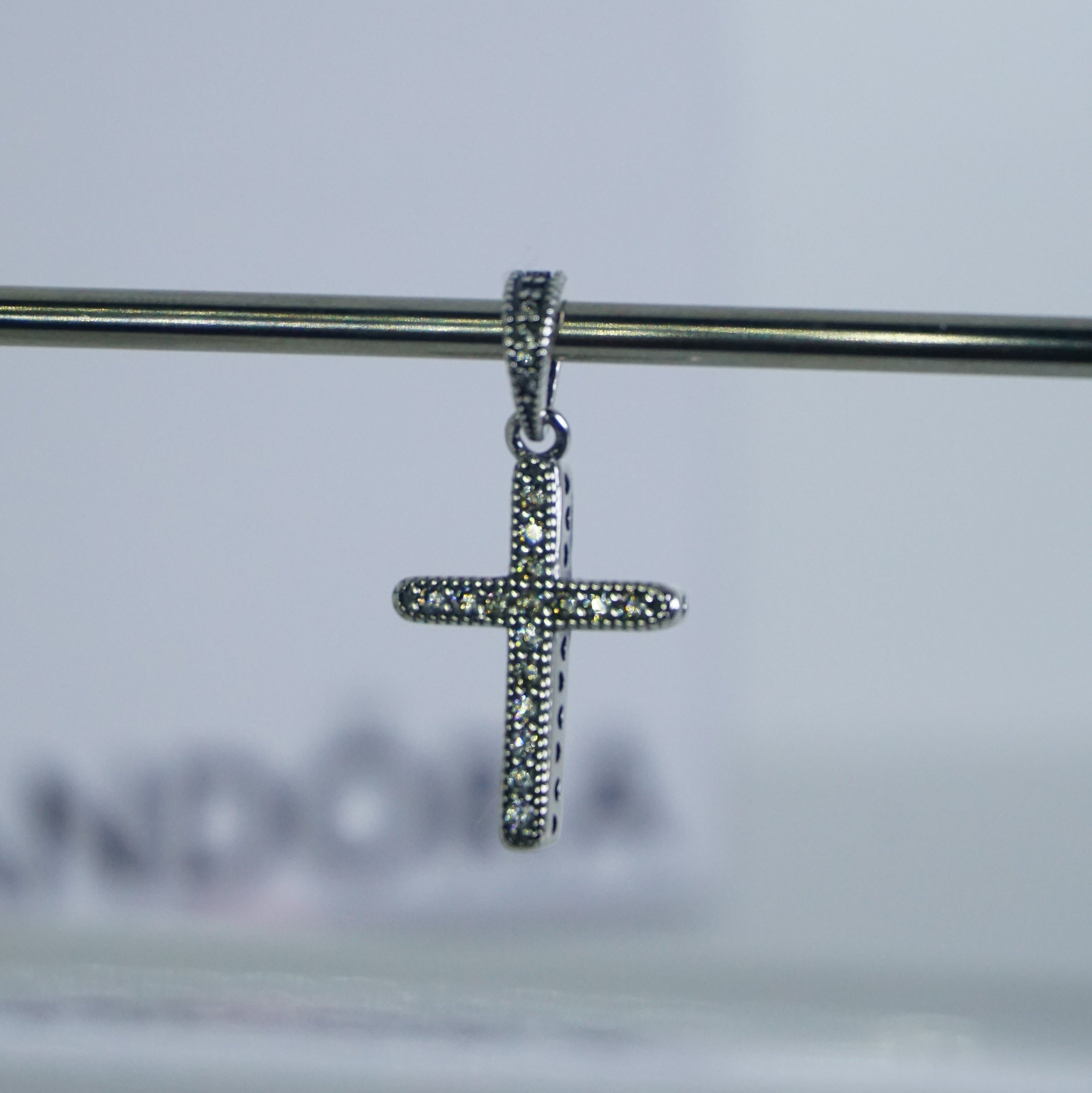 Charm Cruz Brillante