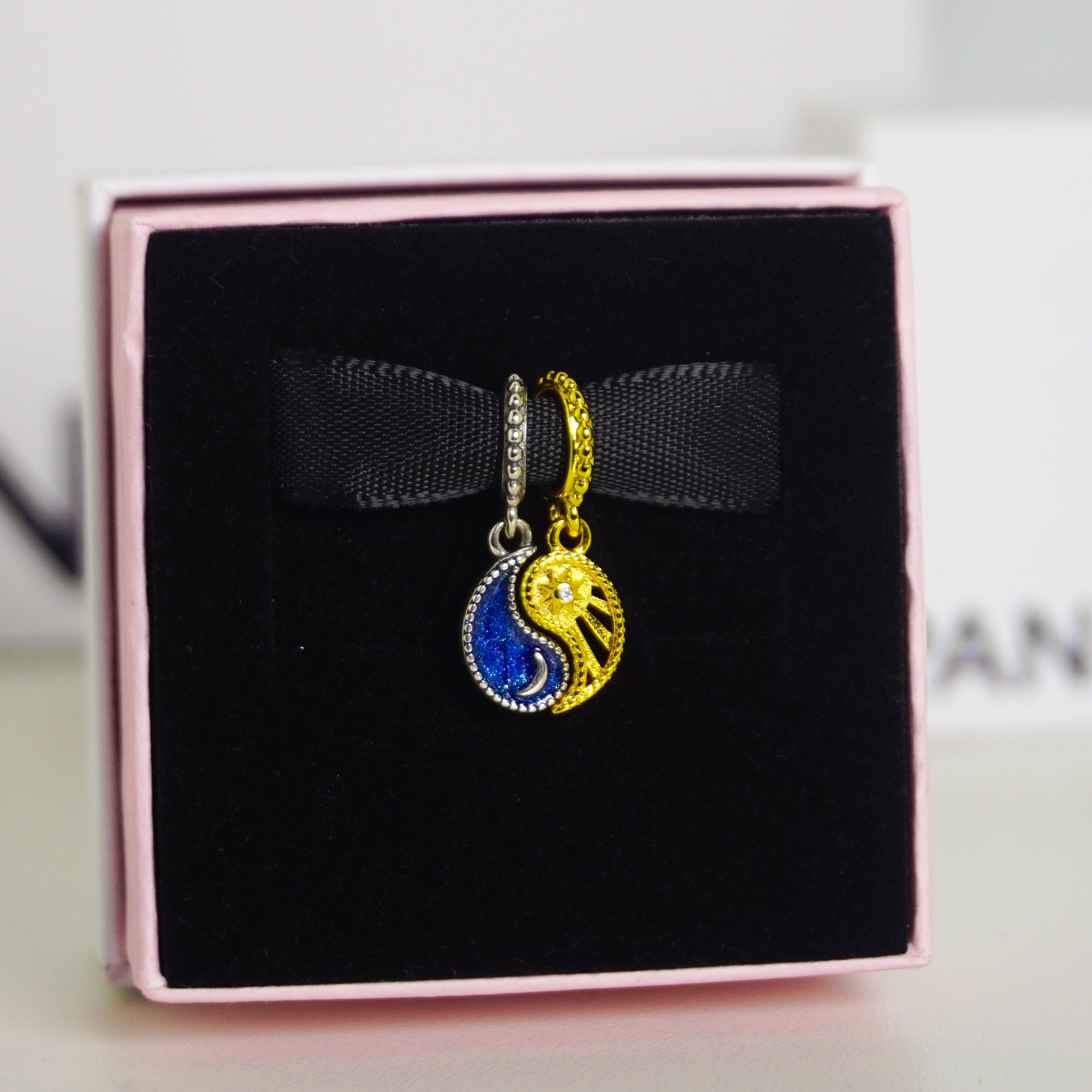 Charm Doble Sol y Luna Celestial