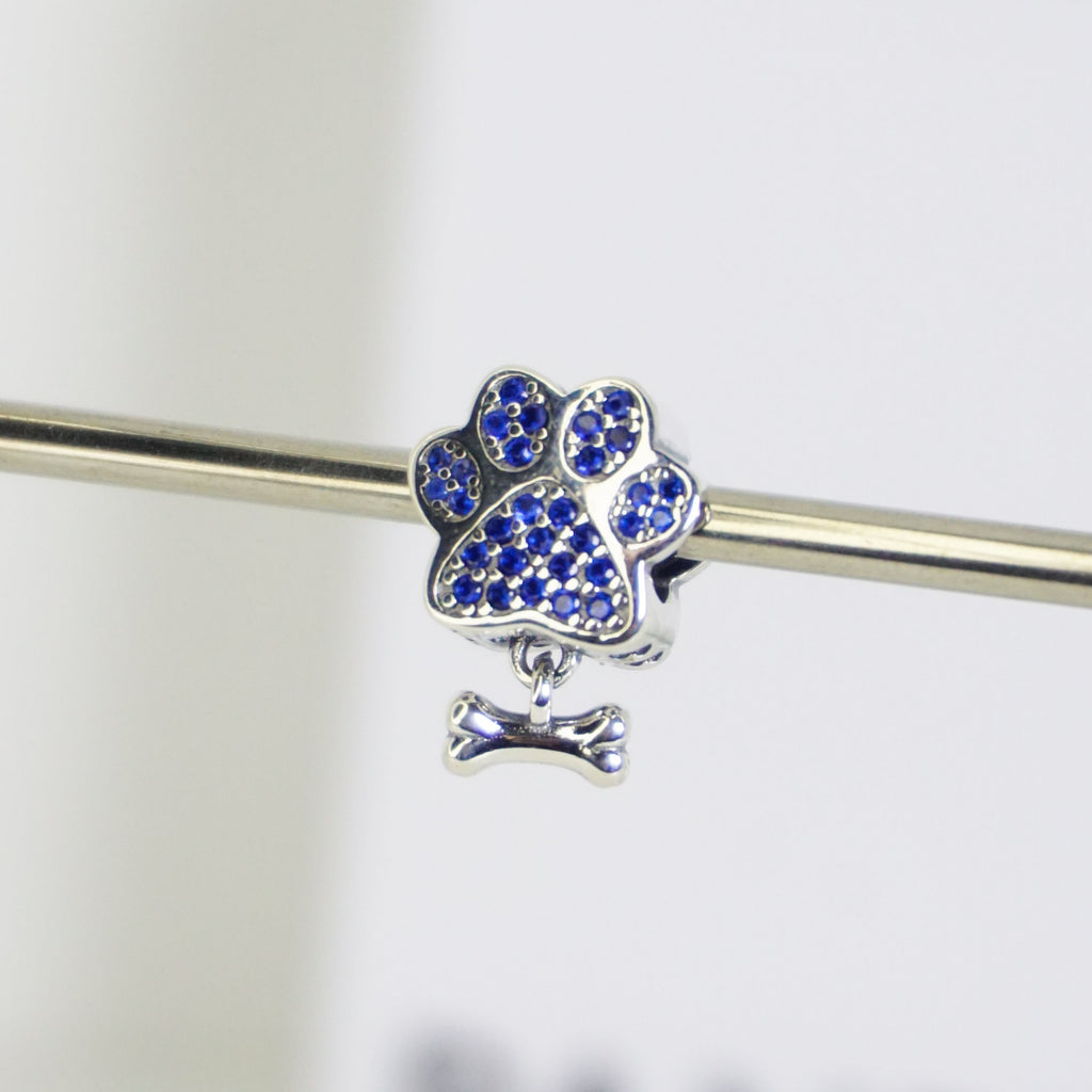 Charm Huellita