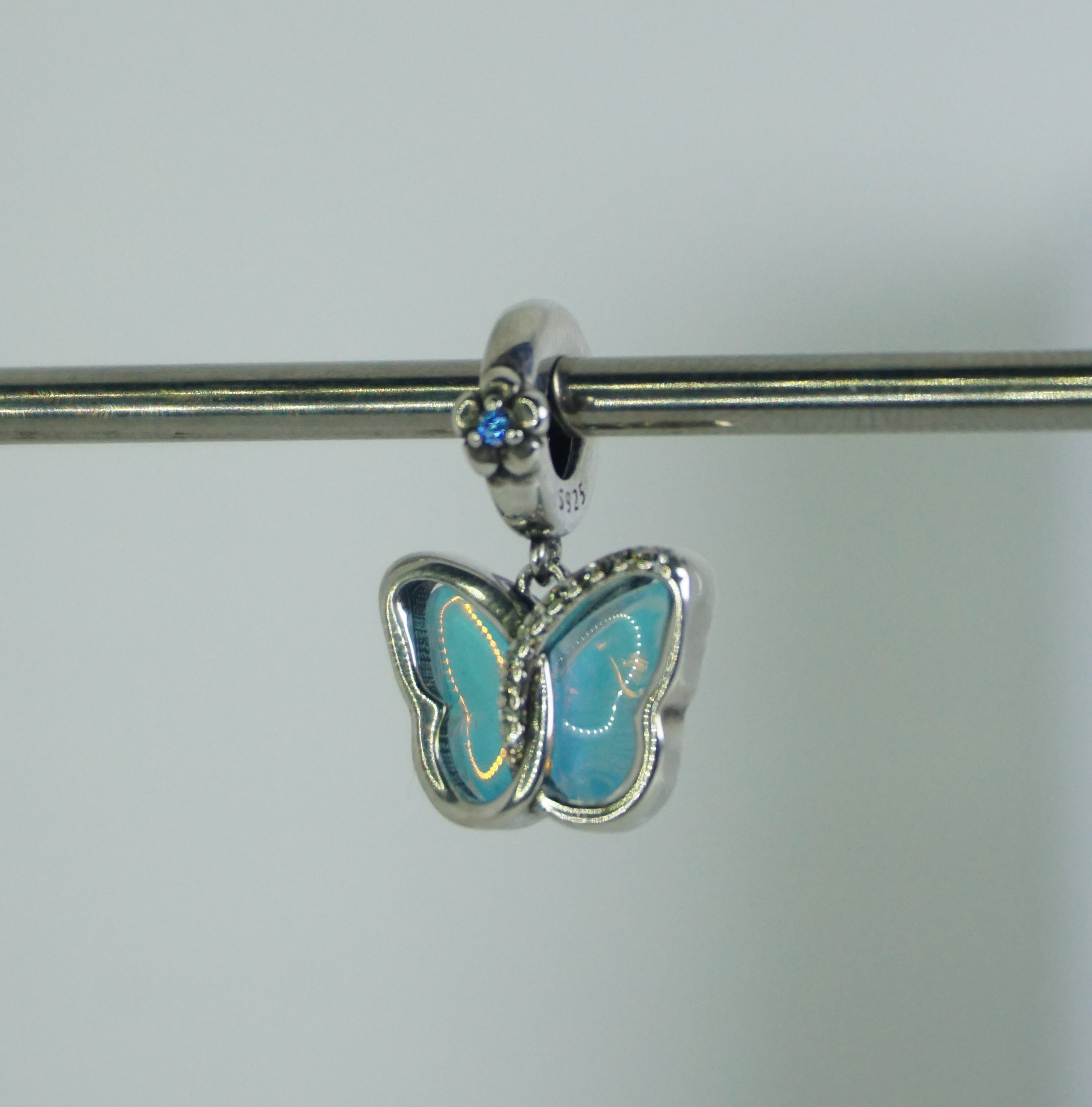 Charm Mariposa