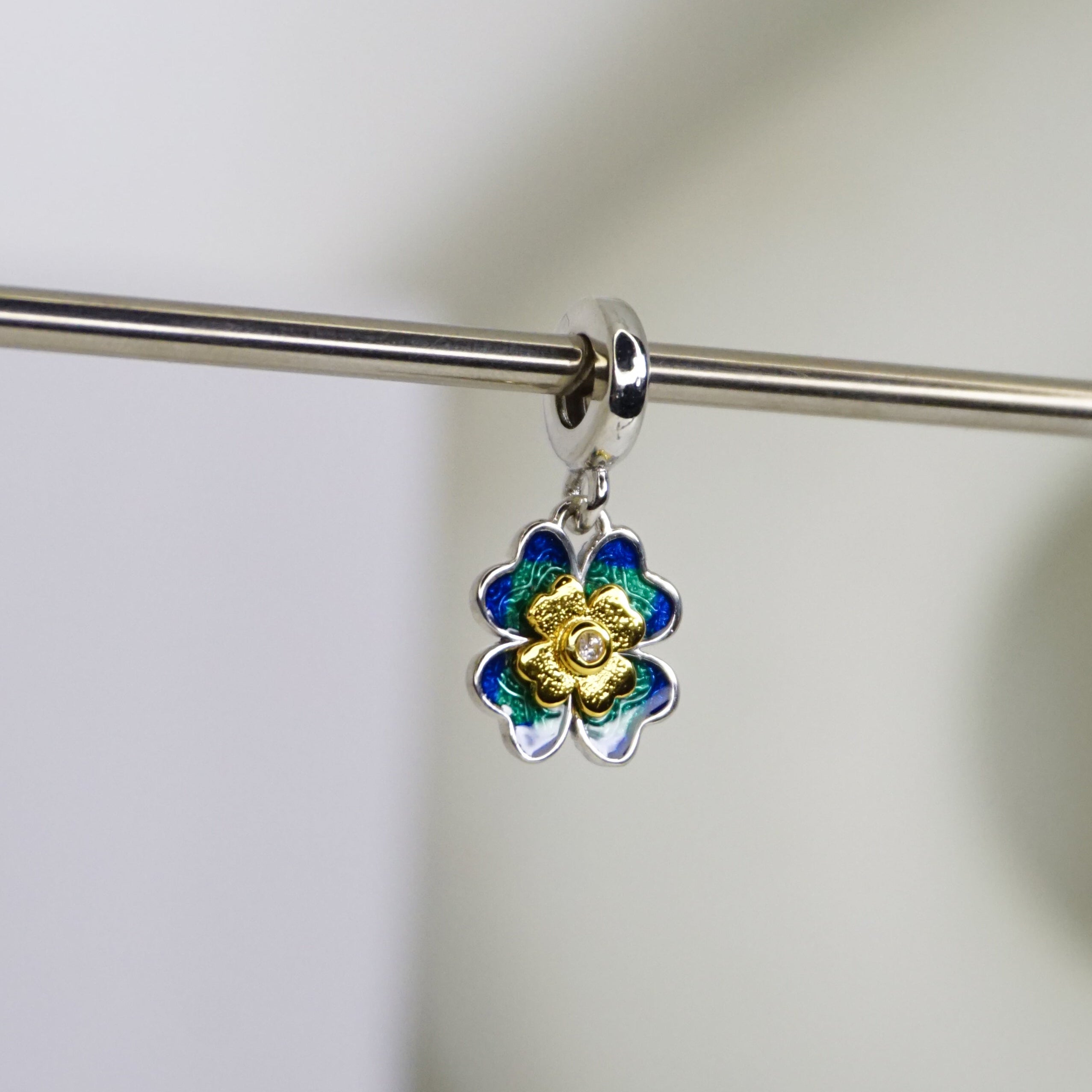 Charm Flor de la Suerte Encantada